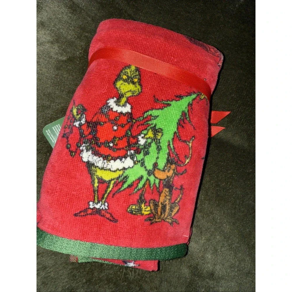 Dr Seuss The‎ Grinch And Max Tree  Christmas Bathroom Hand Towels 2-Pack Red